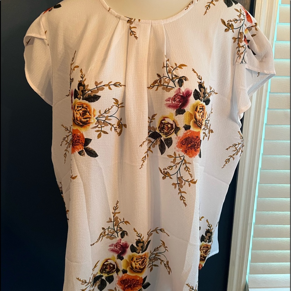🧡NWOT SHEIN Floral Blouse🧡